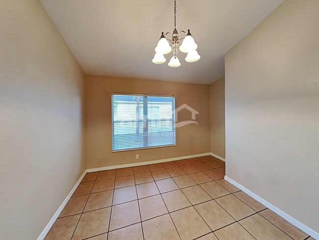 Foto del edificio - 8125 Alamosa Wood Ave