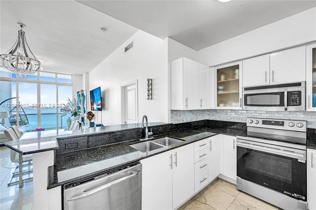 Foto del edificio - 7900 Harbor Island Dr