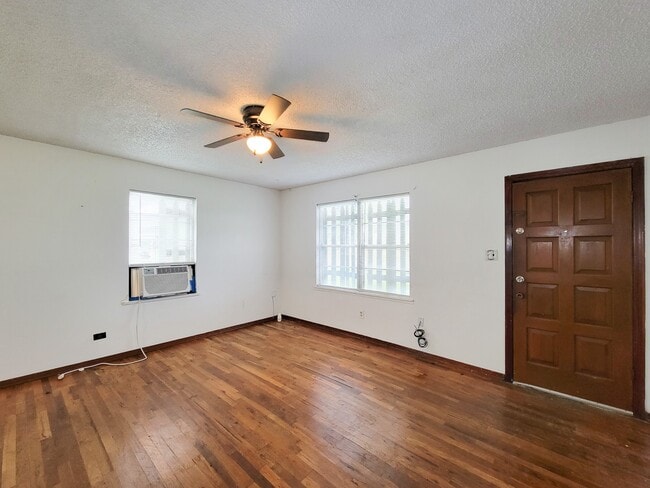 Foto del edificio - 409 N Parrish St