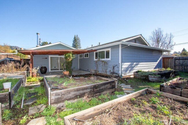 Building Photo - 4967 Hansen Dr
