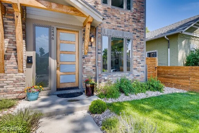 Building Photo - 3 br, 2.5 bath Townhome - 2446 S Bannock St