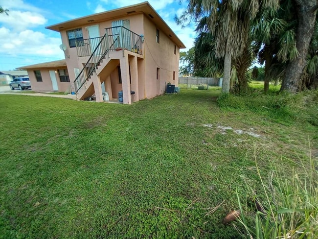 Foto del edificio - 1649 W 26th St