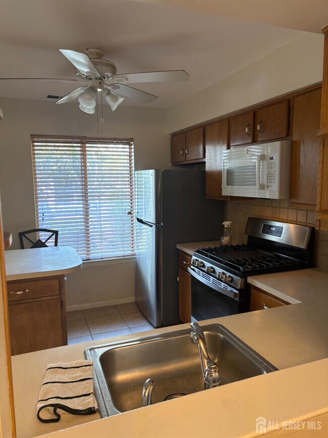 Foto del edificio - 1112 Schmidt Ln