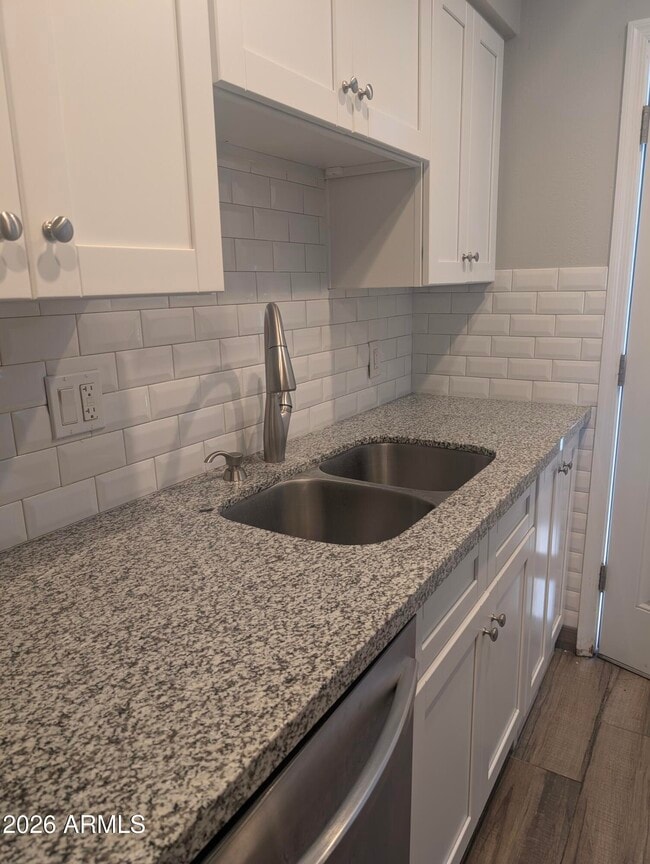 Building Photo - 810 E Colter St