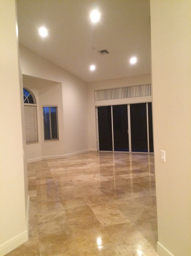 Building Photo - 5103 Madison Lakes Cir E
