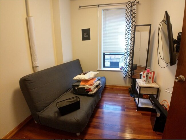 Building Photo - 323 68th St