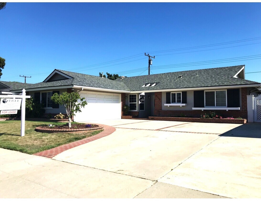 Foto principal - Single Family Home in Sunny Side of Ventura – Near Kimball Park!