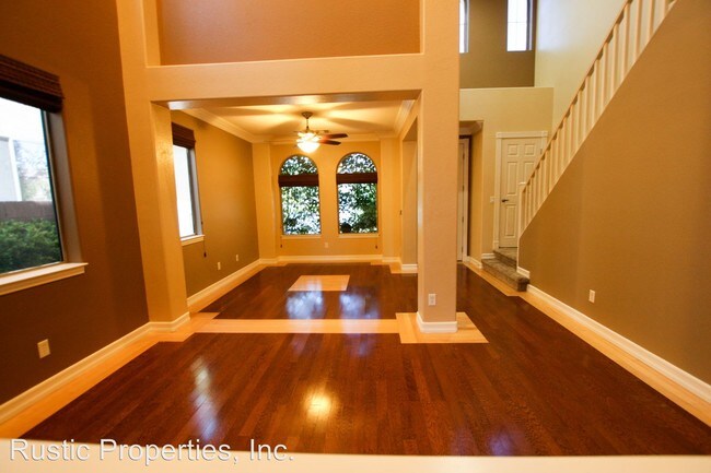 Building Photo - 4 br, 2.5 bath House - 7333 Rietz Canyon St.