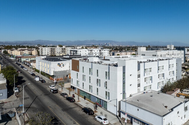 Context - West Terrace Apartments