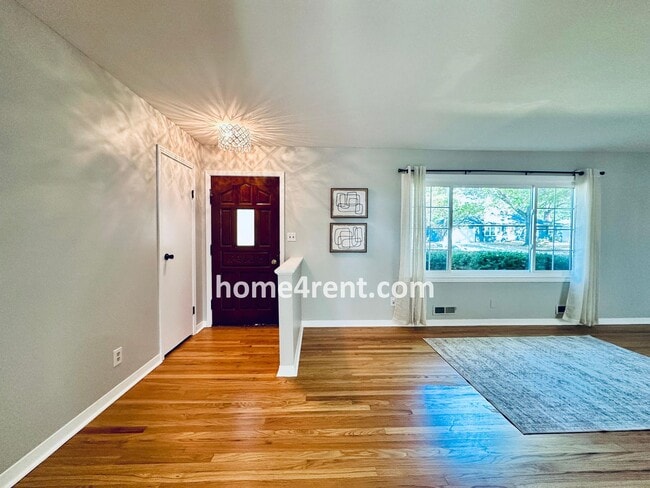 Building Photo - Attractive Overland Park Home w/ Wood Floo...
