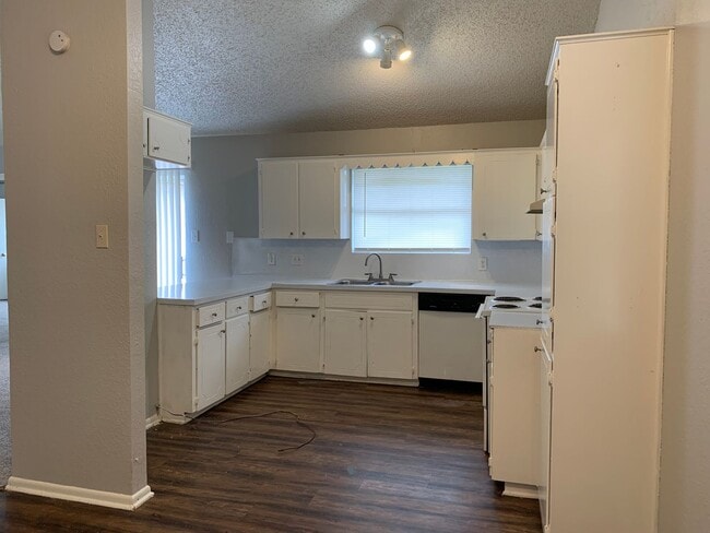 Building Photo - 805 Orleans Dr