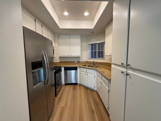 Foto del edificio - Immaculate 2Bd/2Ba Condo w/Brand New Floor...