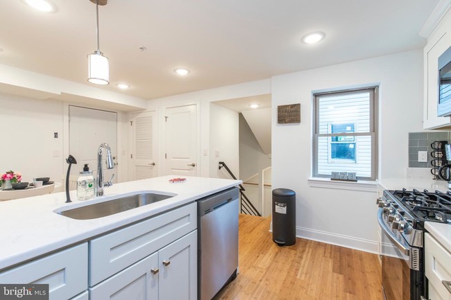 Building Photo - 4059 Baring St