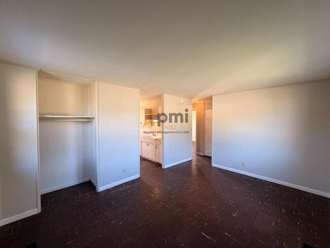 Foto del edificio - 3001 Oakdale Ave