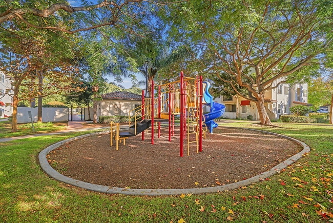 Building Photo - Tierra Vista