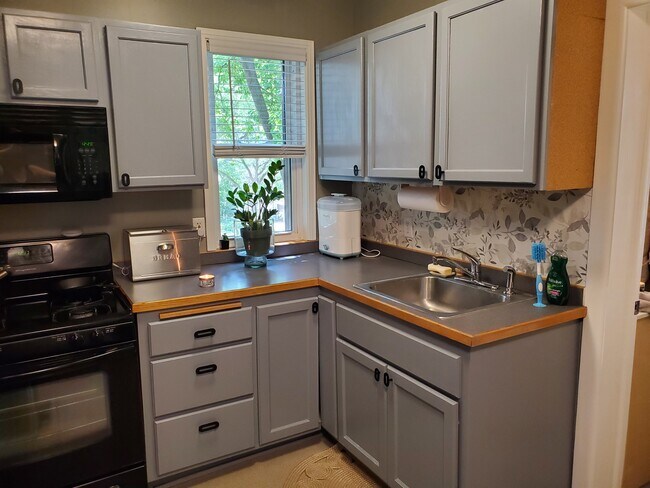 Foto del edificio - 3004 taylor st ne