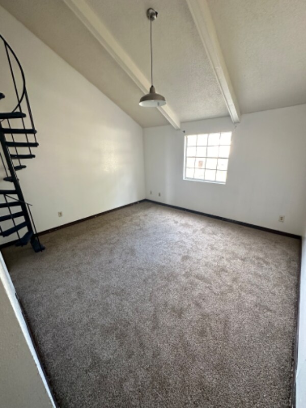 Foto del edificio - 728 Hinyub Ave