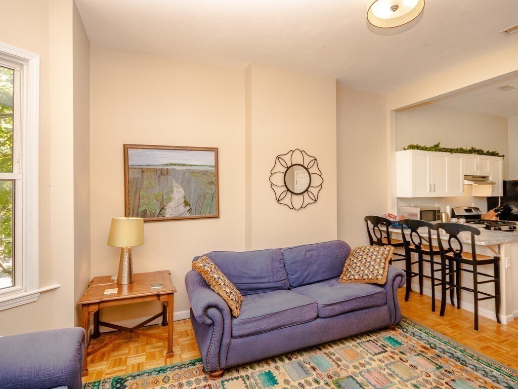 Primary Photo - 231 W 5th St