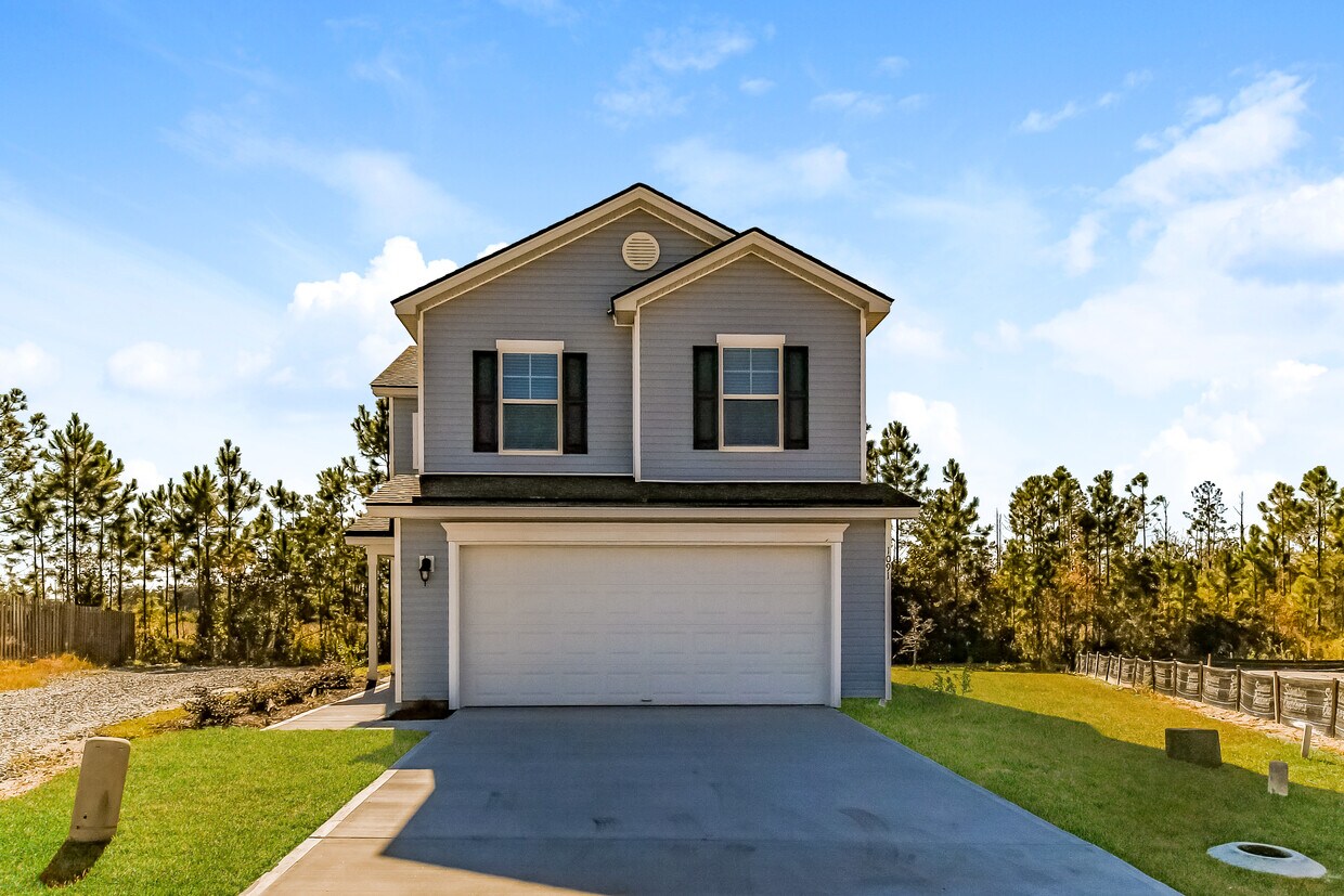 Primary Photo - 1091 Autumns Wood Cir E
