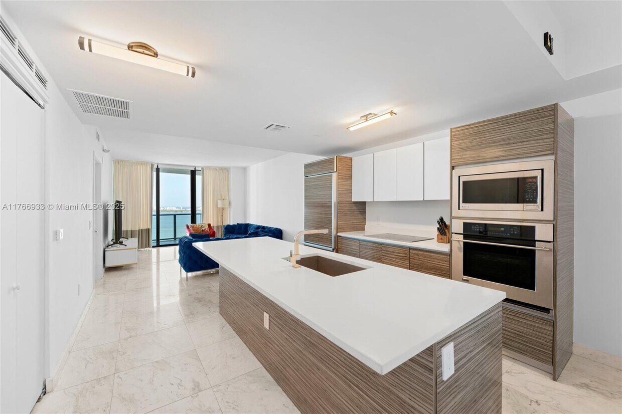 Foto principal - 460 NE 28th St