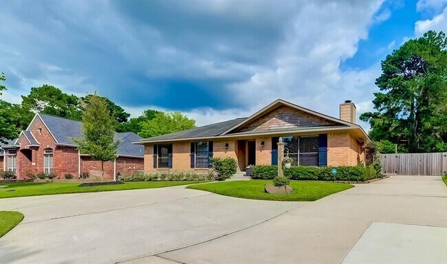 Building Photo - 9820 W Shore Dr