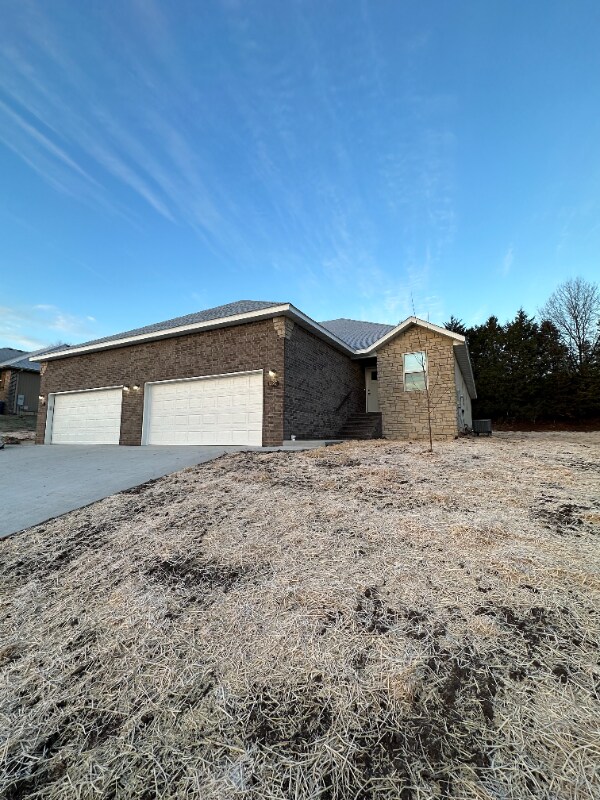 Building Photo - 1427 S Atlas Ct