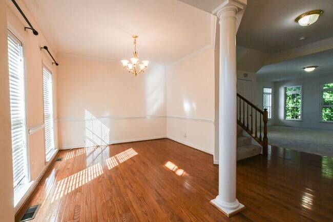 Foto del edificio - 14212 Jeffries Pl