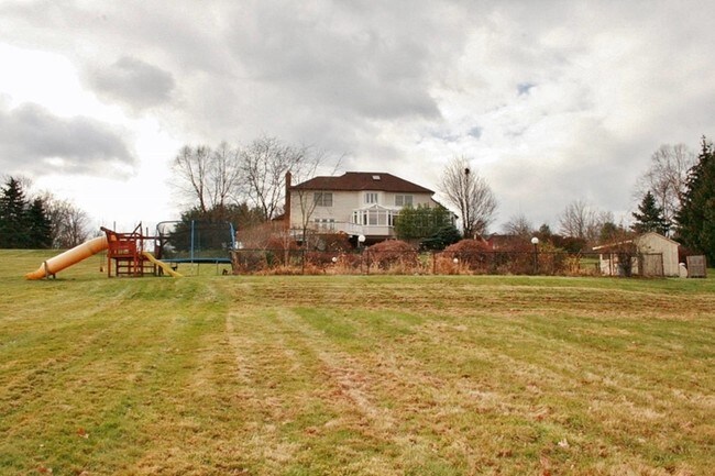 Foto del edificio - 7 Summerville Rd