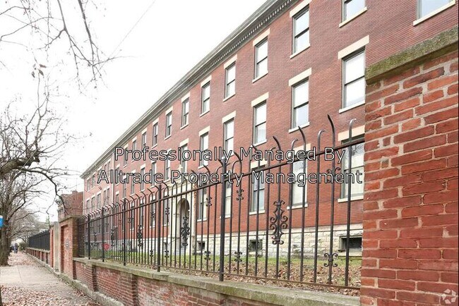 Foto del edificio - 816 E Chestnut St