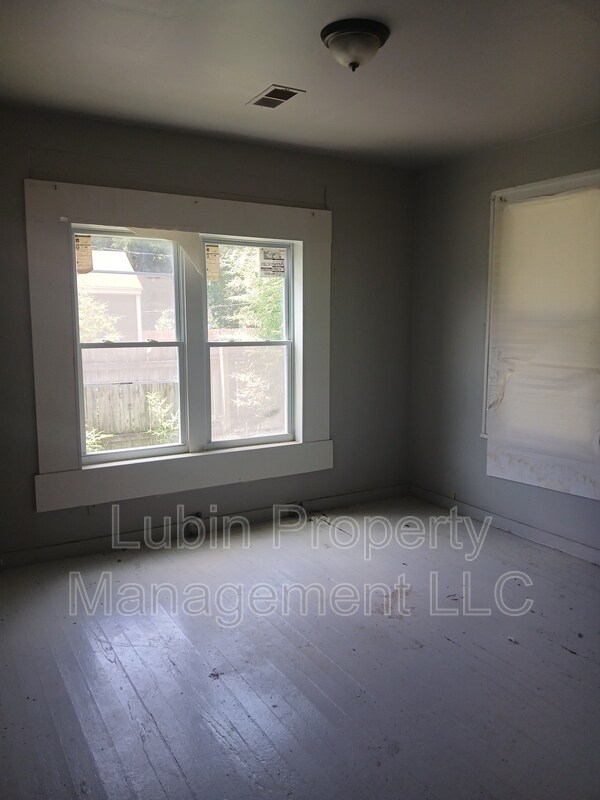 Building Photo - 1036 Alice Ave