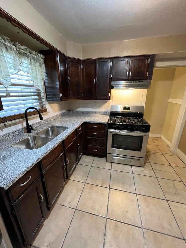 Foto del edificio - 400 Noble Ave