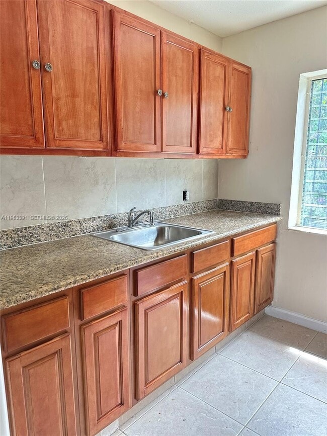 Building Photo - 956 NE 80th St