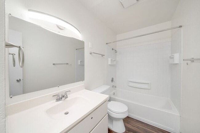 Foto del edificio - 3 bedroom home. FIRST MONTH FREE & A 55in ...