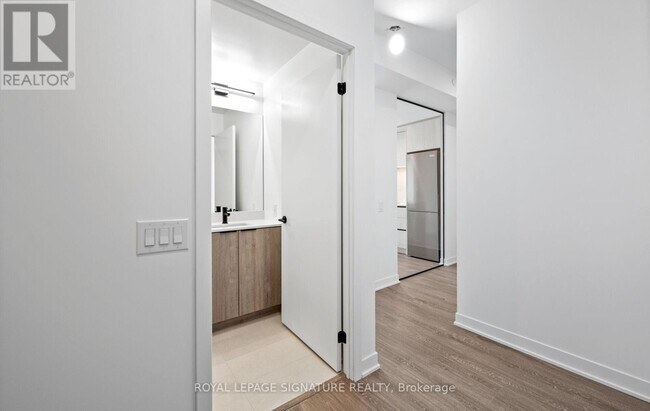 Photo du bâtiment - 2495-2495 Eglinton Ave W