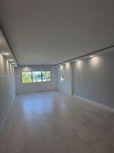 Building Photo - 441 NE 195th St