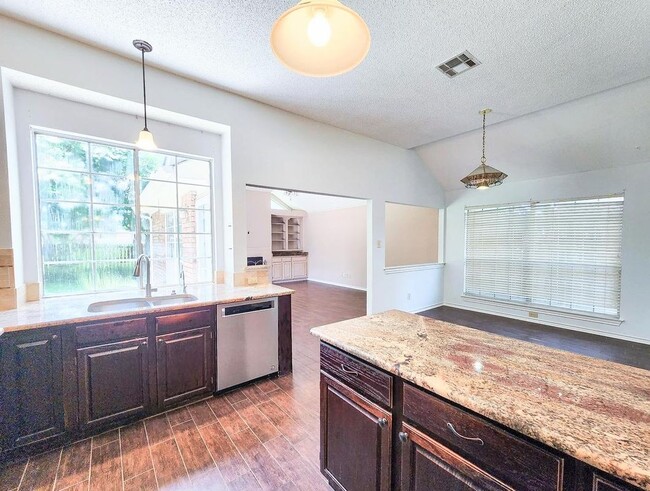 Building Photo - 3708 Racquet Ct
