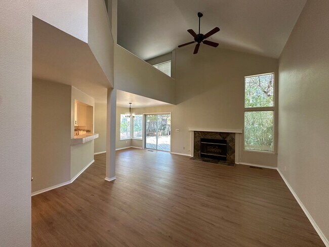 Foto del edificio - 2-Bedroom Home with Loft in Lakeridge Springs
