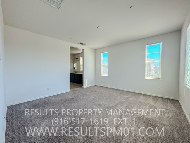 Foto del edificio - 136 Lily Bay Cir
