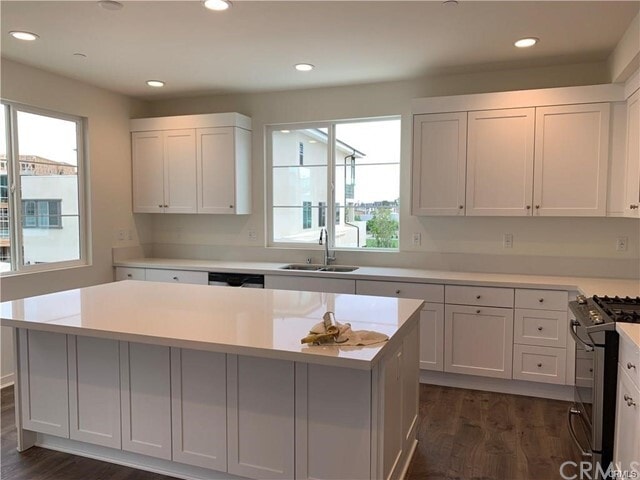 Building Photo - 119 Episode