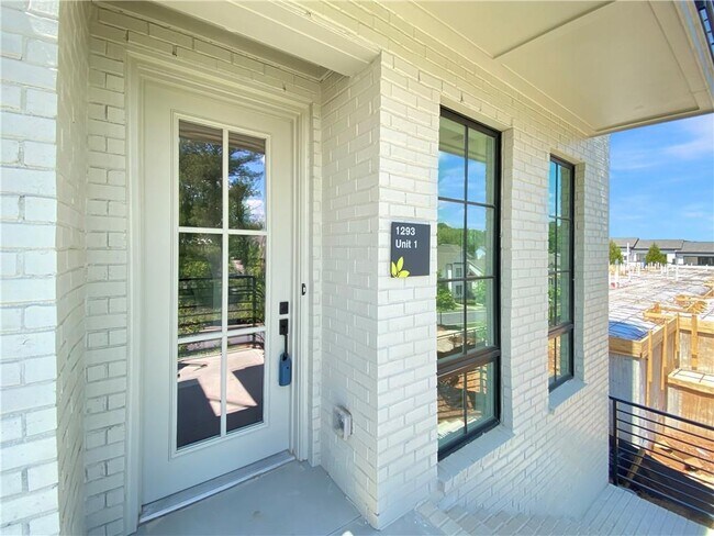 Building Photo - 1293 Longreen Ter NW