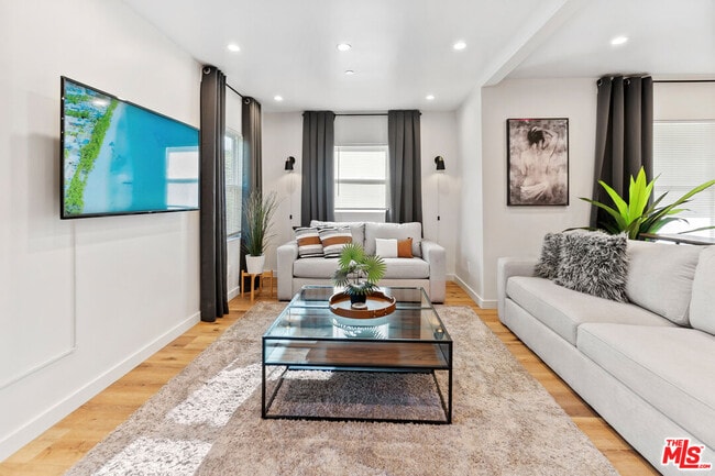 Foto del edificio - 5500 Morella Ave