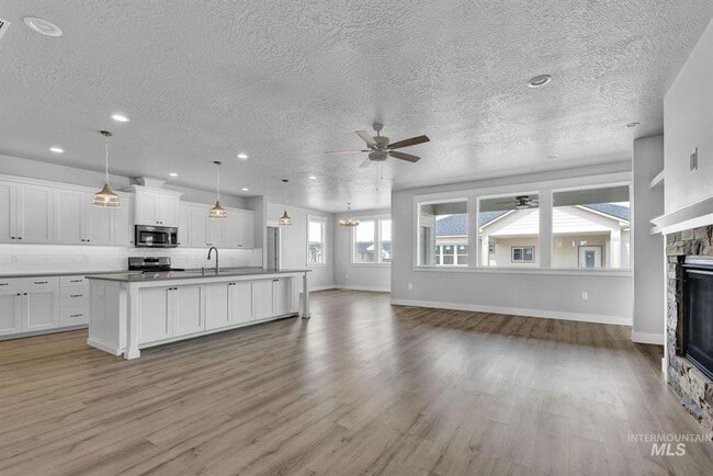 Building Photo - Immaculate Single-Level Home w/3-Car Garage