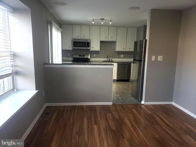 Foto del edificio - 5002 Essex Ln