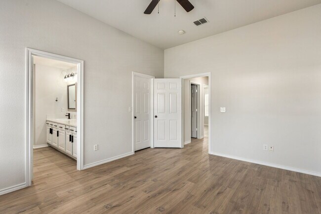 Foto del edificio - 3101 Lance Ln