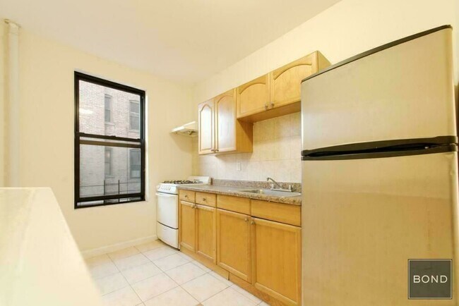 Building Photo - 570 W 183rd St