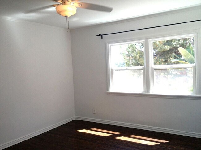 Foto del edificio - 1629 Rendall Pl