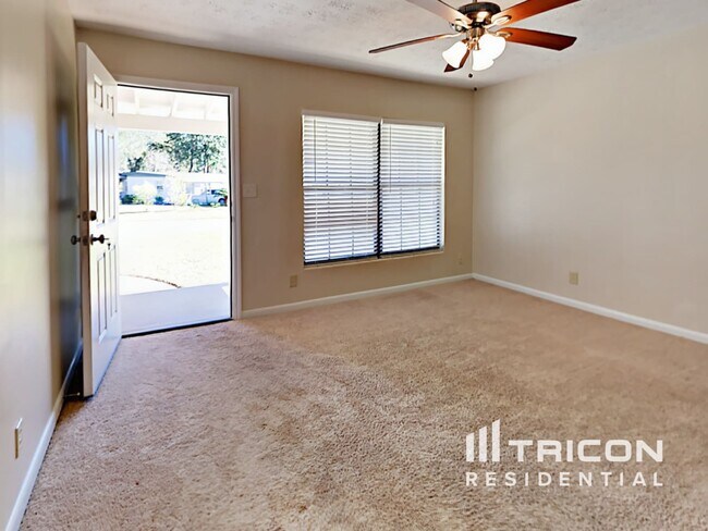 Foto del edificio - 10506 Dodd Rd