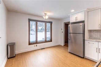 Building Photo - 194 Boncroft Dr