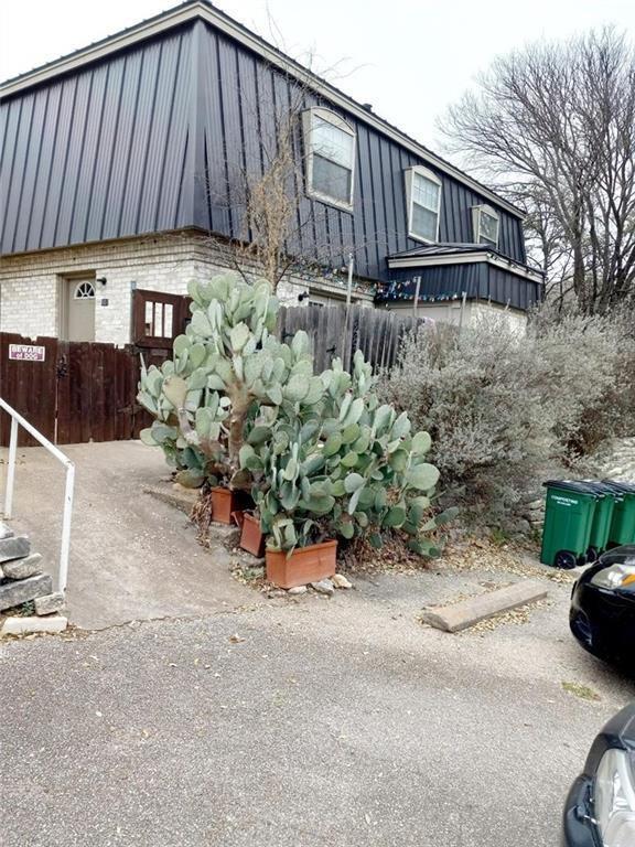 Primary Photo - 2800 Westhill Dr