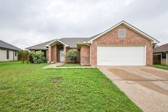 Building Photo - 1136 Park Glen